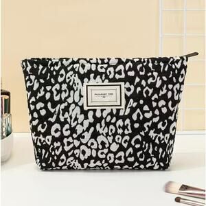 Animal Print Cheetah Leopard Black White Makeup Toiletries Travel Bag Black NEW